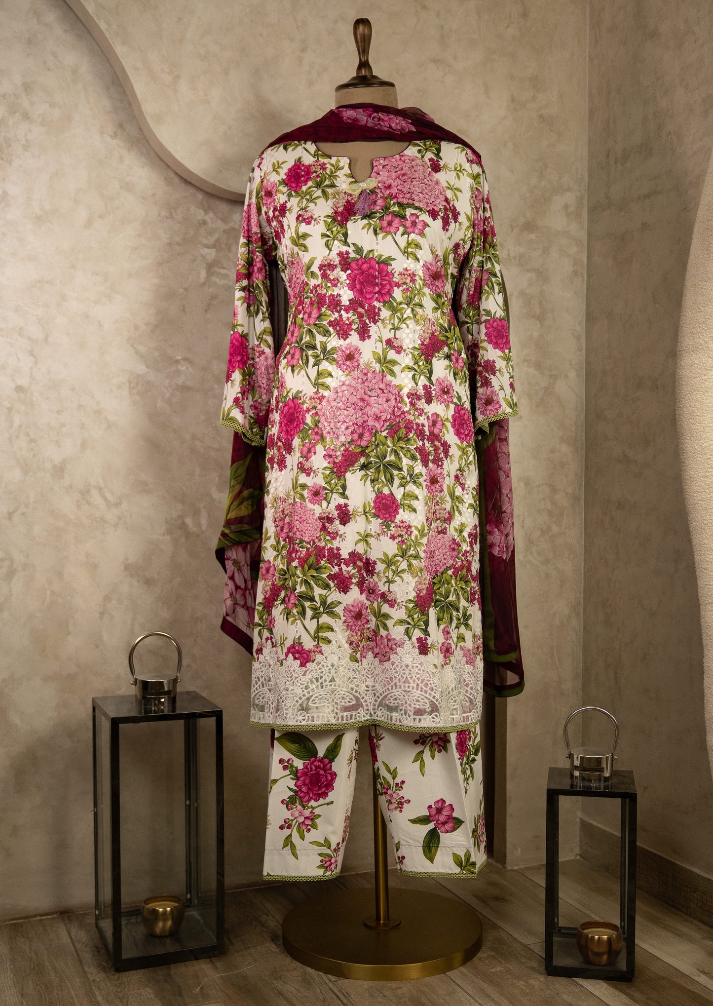 Floral Printed Suit Set With Parallel Pants & Dupatta