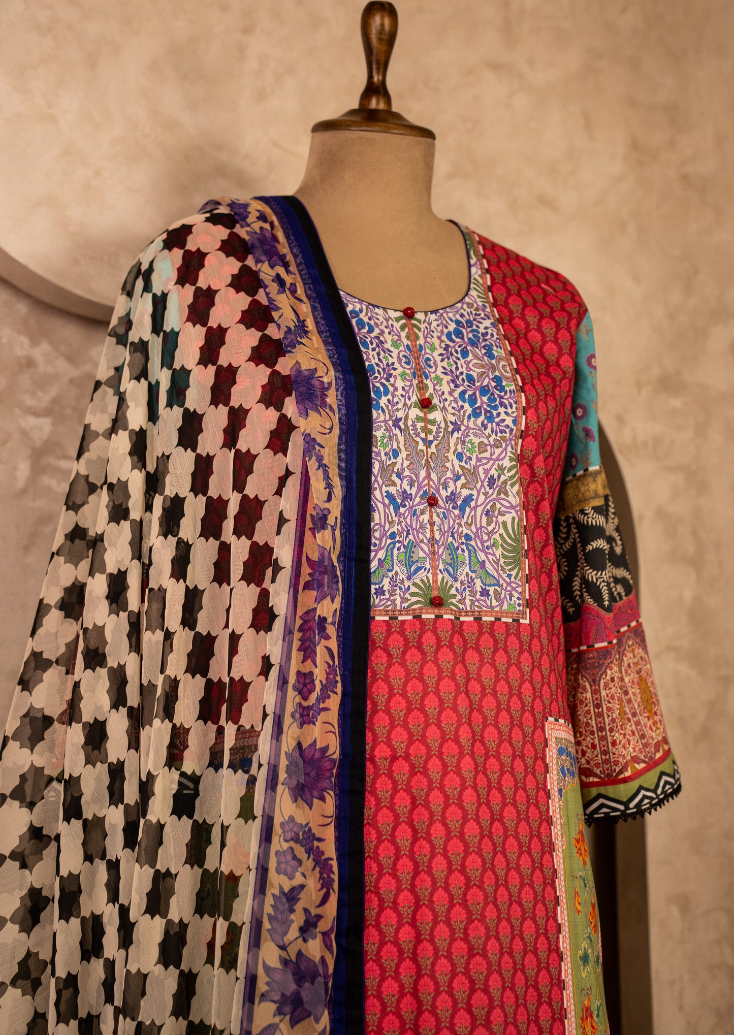 Lawn Printed Suit Set With Chiffon Dupatta