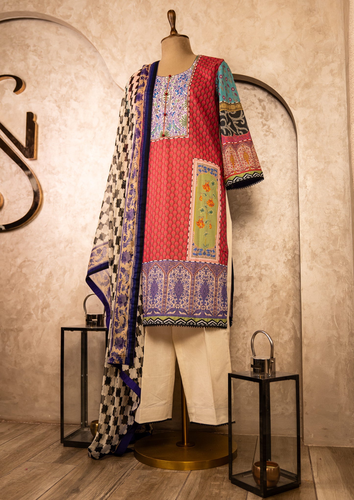 Lawn Printed Suit Set With Chiffon Dupatta